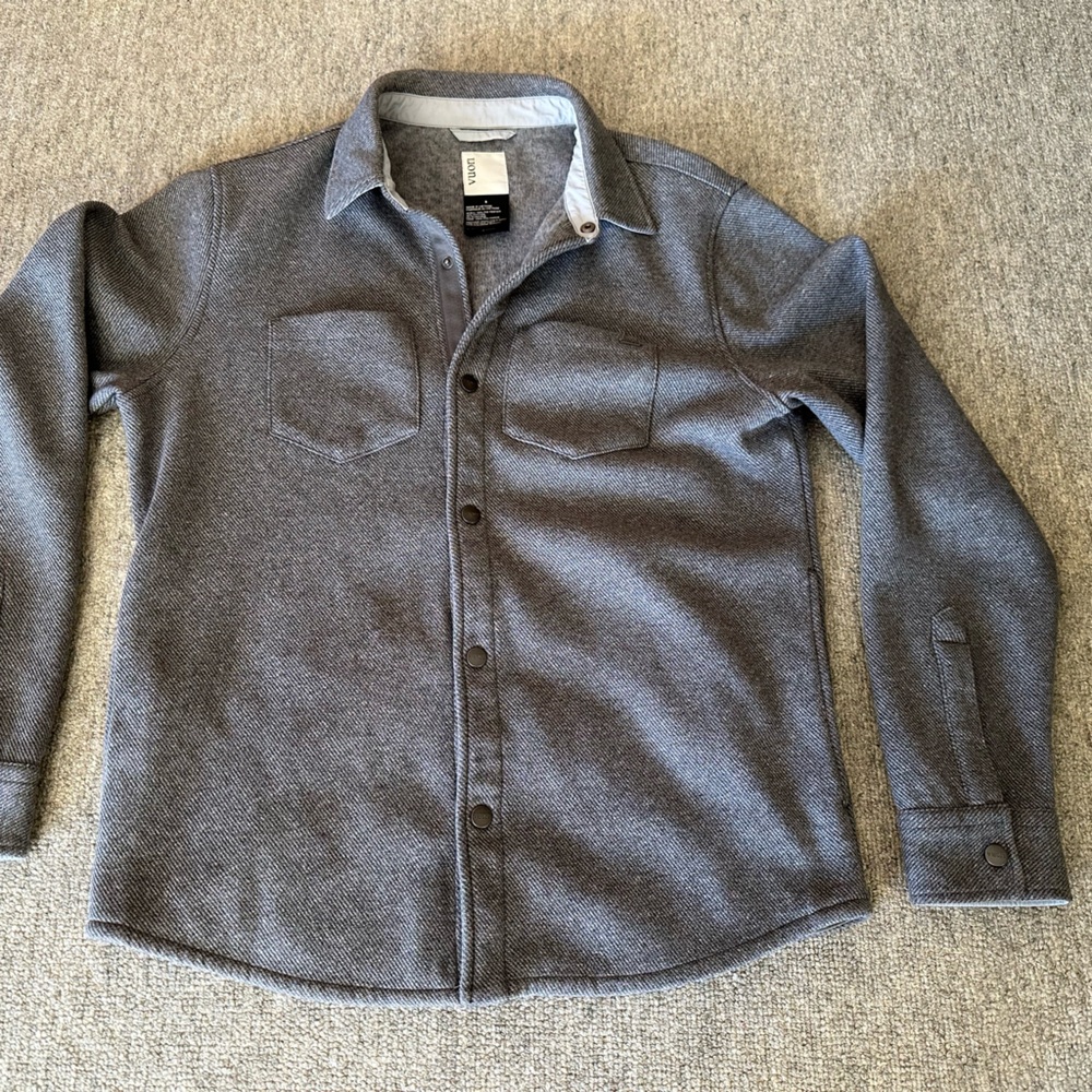 Vuori Del Mar Shirt Jacket Men Small Gray  Snap Front Shacket Outdoor